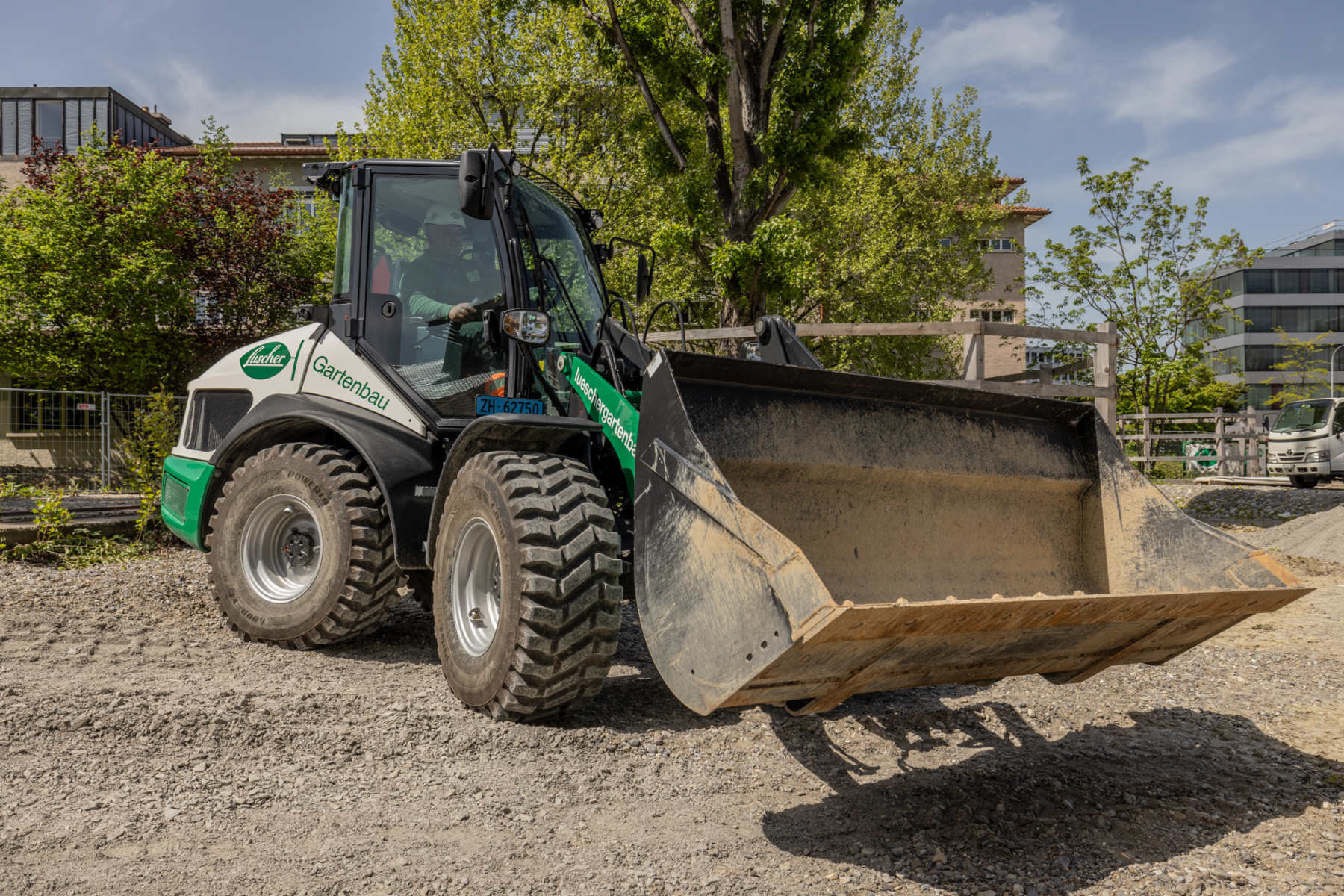 Yanmar v7 hw radlader mit Schaufel in der Frontansicht