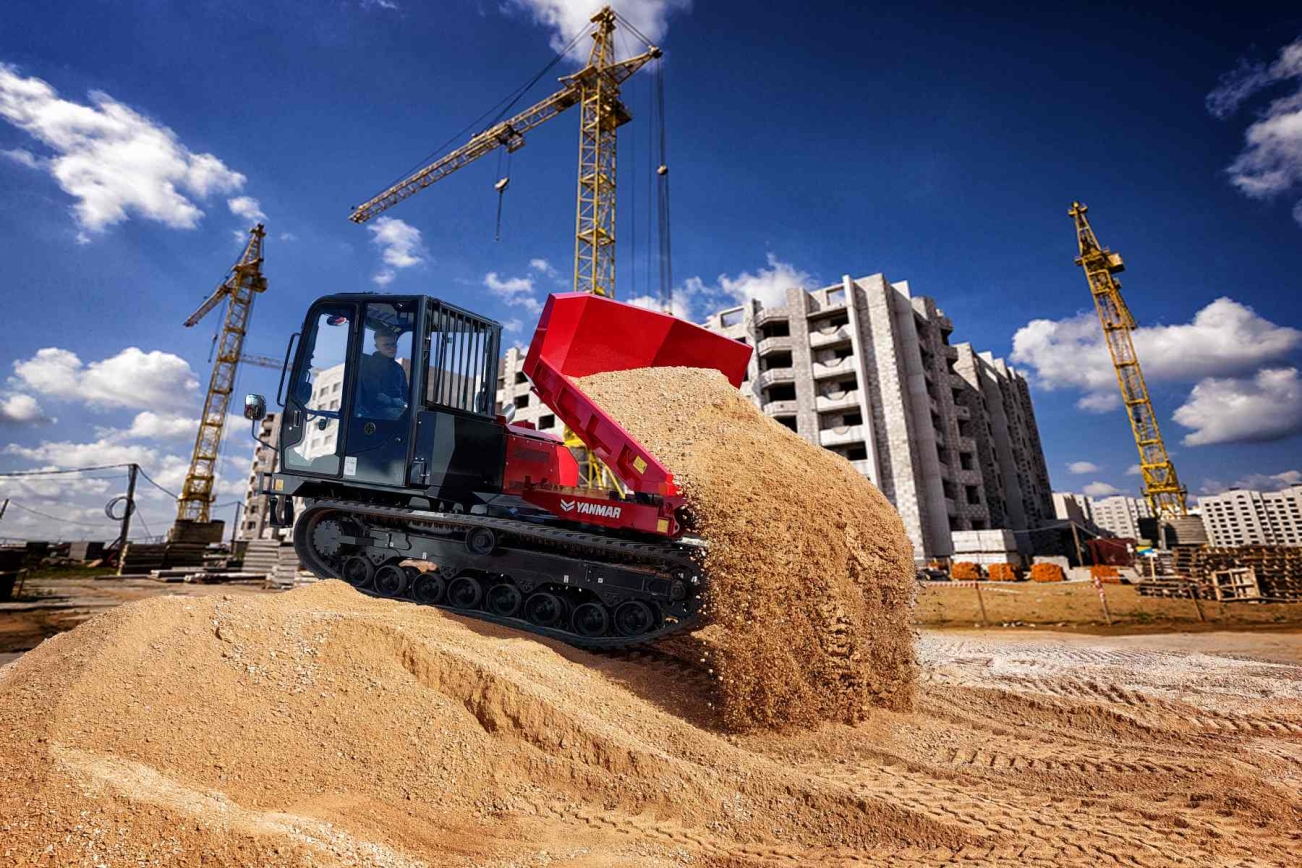 Yanmar Transporter entleert Mulde auf städtischer Baustelle