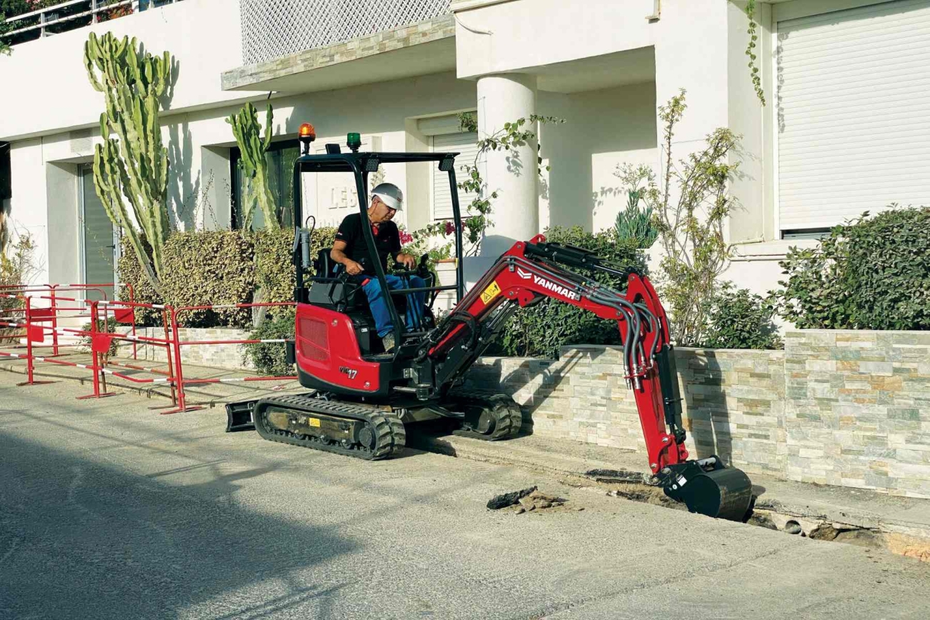 Yanmar Minibagger ViO17 bei Aushubarbeit auf Gehweg