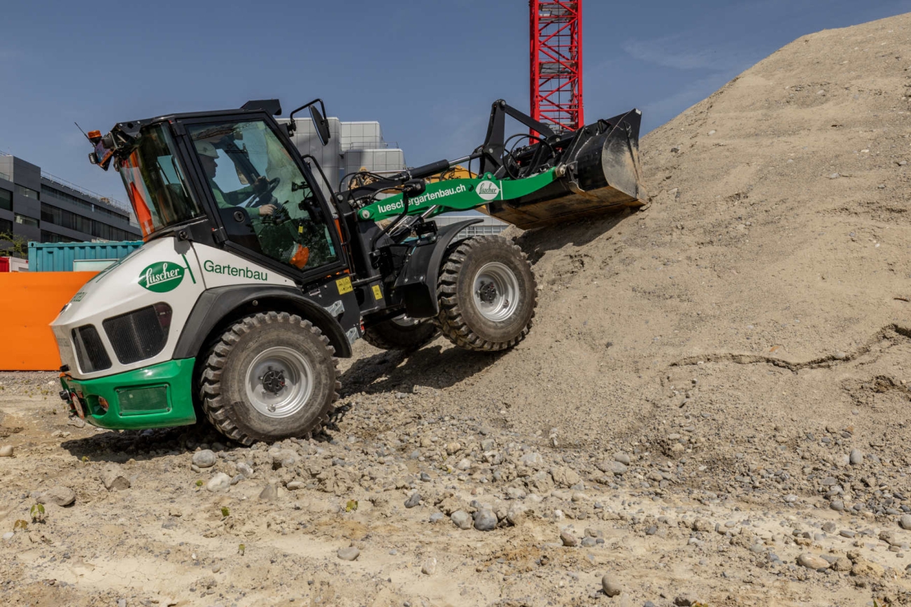 Yanmar v7hw lüscher radlader aktionsbild auf baustelle