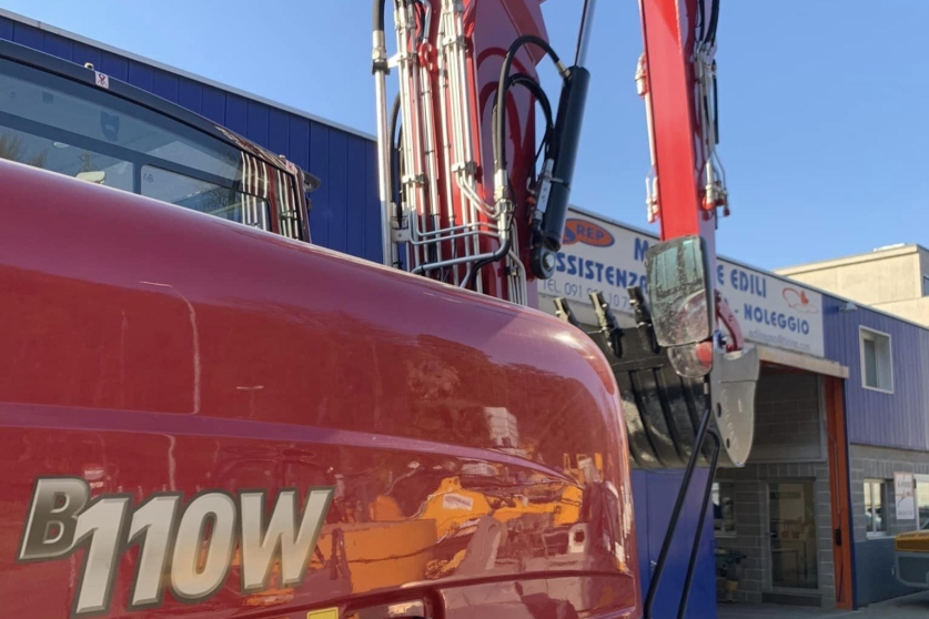 Detailaufnahme YANMAR Bagger B110W mit Edilrep im Hintergrund